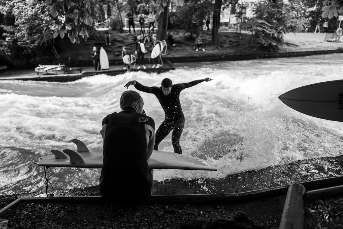 Eisbach Surfers