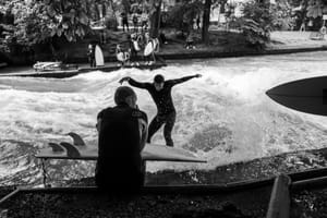 Eisbach Surfers